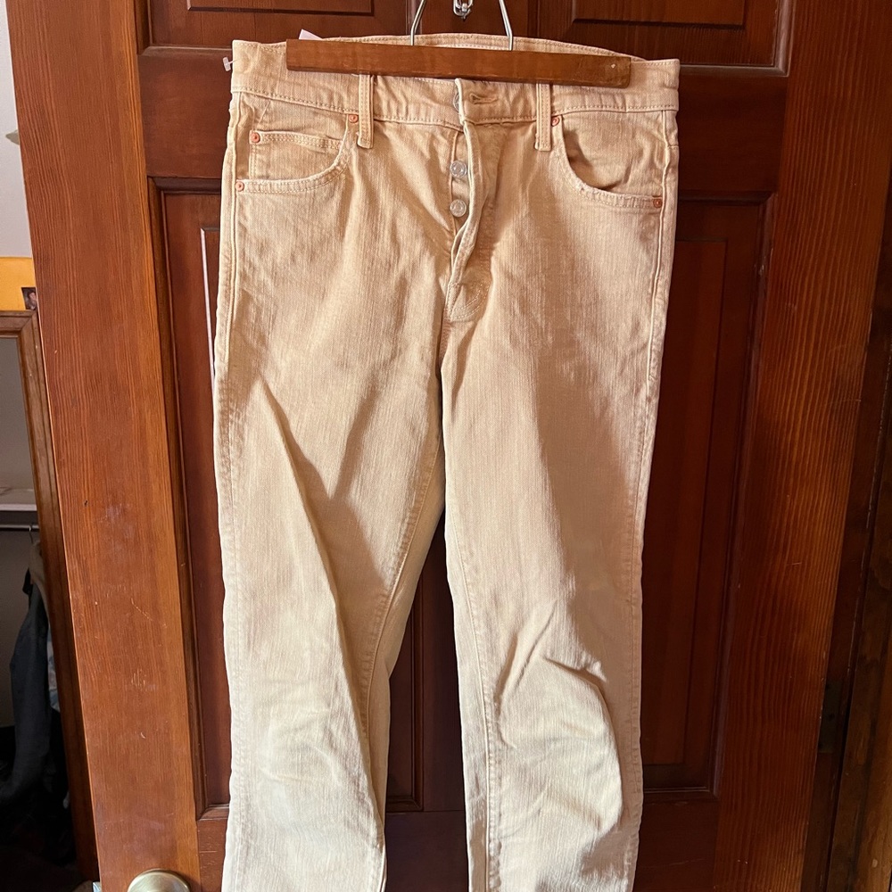 Mother “Superior” denim. Scrapper Cuff Ankle Fray in color “brush.” Size 25.